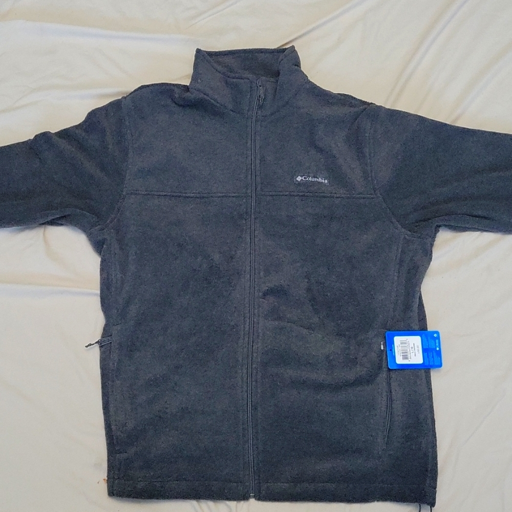 Columbia long sleeved fleece.  Full zip . Size L